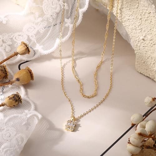 Chaîne Dochais en or 14 carats pour femme - Étanche - Pendentif carré - Solitaire - Mini CZ - Argenté/doré