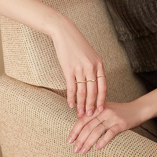 Adramata 8 Pièces Bagues Femme Acier Inoxydable Plaqué Or 14K Empilables minces Minimalistes Bagues de Déclaration Boho